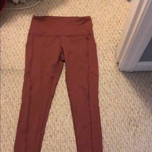 Dark red/pink leggings